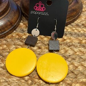 🍁NEW Paparazzi Yellow Wood Earrings🍁
